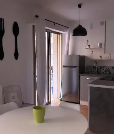 Centre-bastia A Minute A Pied Du Port Μπαστιά